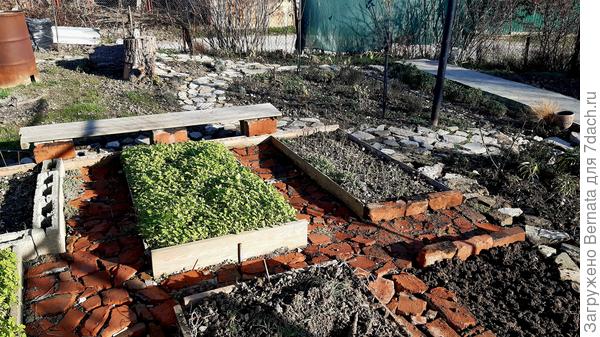 Грядки, лавки и дорожки из остатков строительных материалов. Мастер-класс с пошаговыми фото